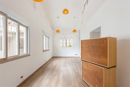 Casa à venda com 10 quartos, 330m² em Jardim das Acacias, São Paulo