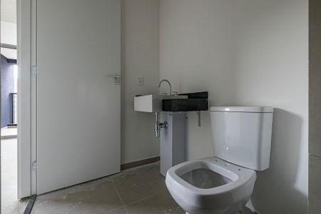 Banheiro de kitnet/studio à venda com 1 quarto, 24m² em Pompeia, São Paulo