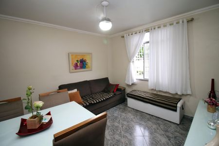 Sala de apartamento à venda com 2 quartos, 50m² em Olaria, Rio de Janeiro