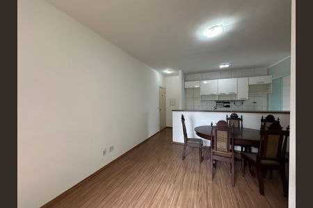 Sala de apartamento para alugar com 3 quartos, 71m² em Nucleo Residencial Celia Mota, Barueri
