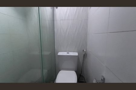 Banheiro de kitnet/studio para alugar com 1 quarto, 50m² em Recreio dos Bandeirantes, Rio de Janeiro