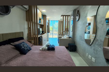 Quarto de kitnet/studio para alugar com 1 quarto, 50m² em Recreio dos Bandeirantes, Rio de Janeiro