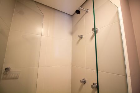 Banheiro de kitnet/studio para alugar com 1 quarto, 29m² em Vila Cordeiro, São Paulo