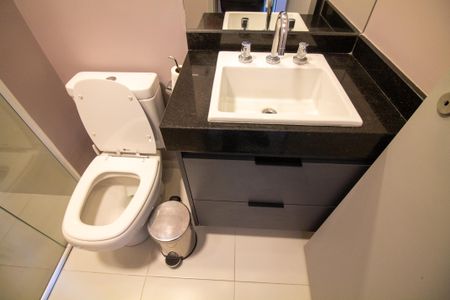 Banheiro de kitnet/studio para alugar com 1 quarto, 29m² em Vila Cordeiro, São Paulo