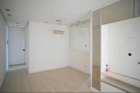 Sala de apartamento para alugar com 2 quartos, 49m² em Parque Bristol, São Paulo