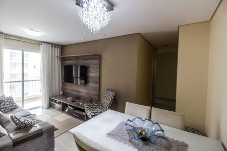 Sala  de apartamento para alugar com 2 quartos, 68m² em Jardim Tupanci, Barueri