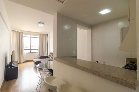 Sala e cozinha de apartamento para alugar com 1 quarto, 47m² em Centro, Campinas