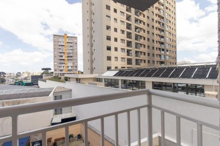 Varanda da Sala/Cozinha de apartamento para alugar com 1 quarto, 34m² em Capão Raso, Curitiba