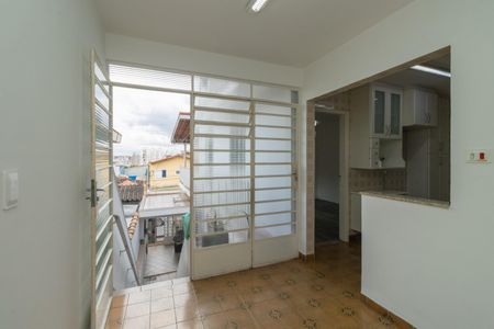 Sala de Estar de casa para alugar com 2 quartos, 120m² em Vila Ivone, São Paulo