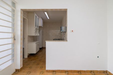 Sala de Estar de casa para alugar com 2 quartos, 120m² em Vila Ivone, São Paulo