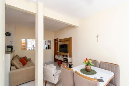 Sala de casa de condomínio à venda com 2 quartos, 50m² em Bonsucesso, Rio de Janeiro