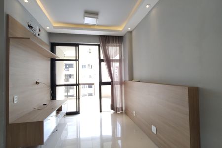 Apartamento para alugar com 74m², 2 quartos e 1 vagaSala