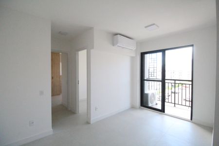 Sala de apartamento para alugar com 2 quartos, 45m² em Barra Olímpica, Rio de Janeiro