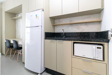 Cozinha - Armários de kitnet/studio para alugar com 1 quarto, 20m² em Centro, Curitiba