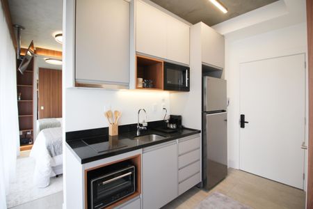 Cozinha de apartamento para alugar com 1 quarto, 27m² em Itaim Bibi, São Paulo