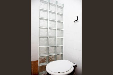 Banheiro de kitnet/studio para alugar com 1 quarto, 27m² em Centro Histórico, Porto Alegre