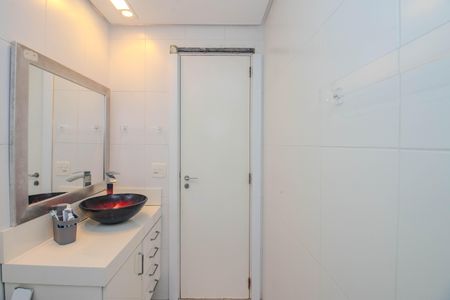 Banheiro de apartamento para alugar com 1 quarto, 40m² em Três Figueiras, Porto Alegre