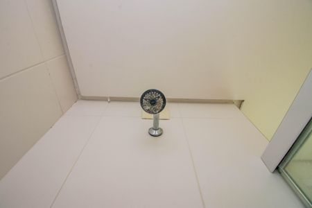 Banheiro de apartamento para alugar com 1 quarto, 40m² em Três Figueiras, Porto Alegre