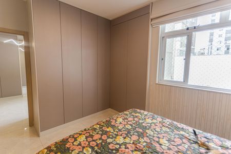 Suíte de apartamento à venda com 4 quartos, 150m² em Santo Antônio, Belo Horizonte