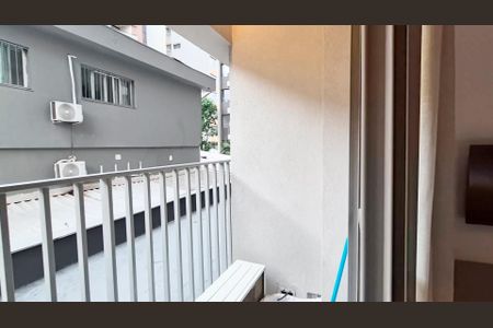 Varanda de kitnet/studio para alugar com 1 quarto, 25m² em Indianópolis, São Paulo