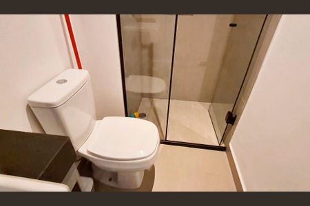 Banheiro de kitnet/studio para alugar com 1 quarto, 25m² em Indianópolis, São Paulo