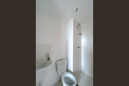 Banheiro de apartamento para alugar com 1 quarto, 18m² em Vila Santo Estefano, São Paulo