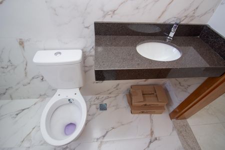 Banheiro da Suíte de casa à venda com 3 quartos, 120m² em Cabral, Contagem