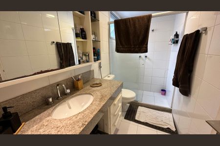 Casa de condomínio à venda com 400m², 4 quartos e 2 vagasBanheiro quarto 4