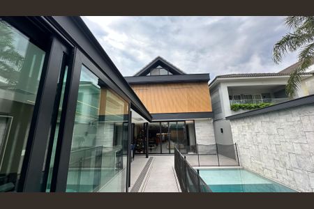 Casa de condomínio à venda com 400m², 4 quartos e 2 vagasFachada