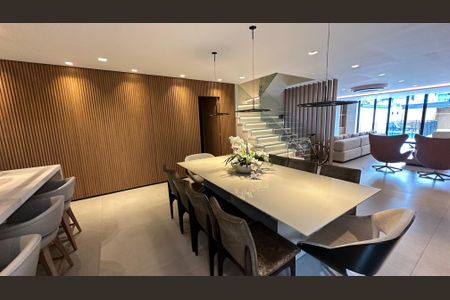 Casa de condomínio à venda com 400m², 4 quartos e 2 vagasSala de Jantar