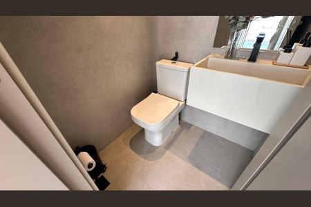 Casa de condomínio à venda com 400m², 4 quartos e 2 vagasBanheiro externo 