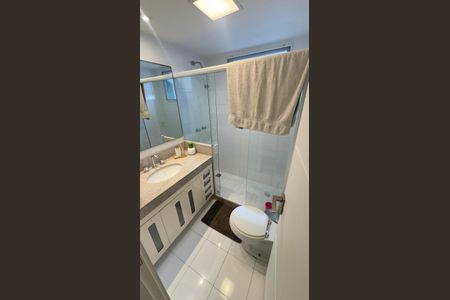 Casa de condomínio à venda com 400m², 4 quartos e 2 vagasBanheiro quarto 1