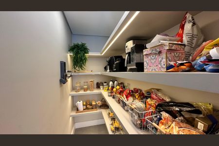 Casa de condomínio à venda com 400m², 4 quartos e 2 vagasDispensa 