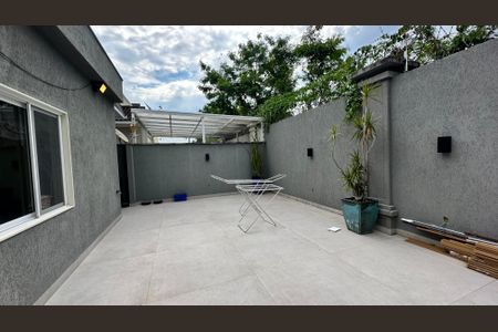 Casa de condomínio à venda com 400m², 4 quartos e 2 vagasQuintal