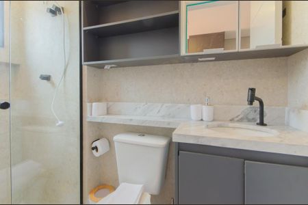 Banheiro de apartamento para alugar com 1 quarto, 32m² em Vila Monumento, São Paulo