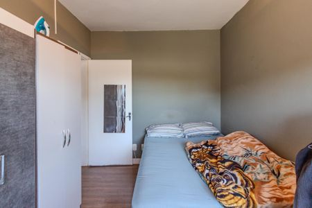 Banheiro de apartamento à venda com 2 quartos, 48m² em Santo Antônio, Porto Alegre