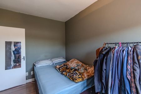 Banheiro de apartamento à venda com 2 quartos, 48m² em Santo Antônio, Porto Alegre