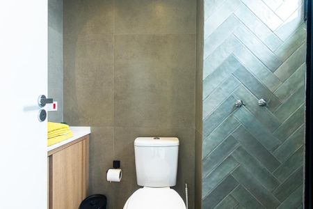 Banheiro da Suíte de apartamento para alugar com 1 quarto, 37m² em Novo Mundo, Curitiba