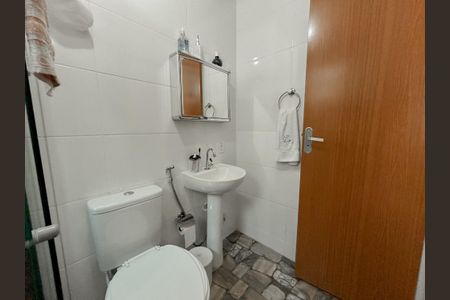 Banheiro quarto 1 de casa à venda com 2 quartos, 200m² em Conjunto Confisco, Belo Horizonte