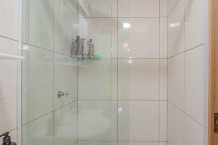 Banheiro de apartamento à venda com 1 quarto, 39m² em Humaitá, Porto Alegre