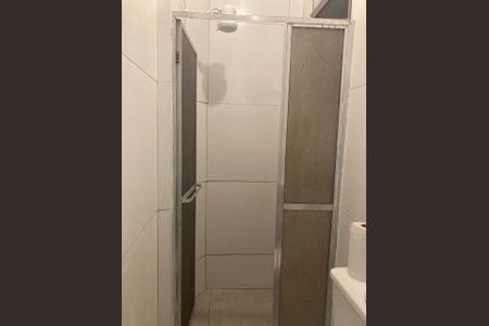 Banheiro de kitnet/studio para alugar com 1 quarto, 24m² em Botafogo, Rio de Janeiro