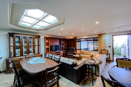 Sala de casa à venda com 4 quartos, 300m² em Vila Claudia, São Paulo