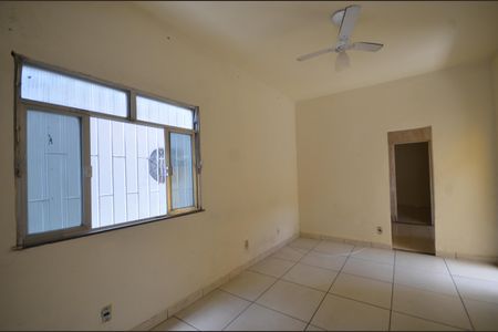 Sala de casa para alugar com 2 quartos, 69m² em Jardim Sulacap, Rio de Janeiro