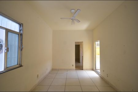 Sala de casa para alugar com 2 quartos, 69m² em Jardim Sulacap, Rio de Janeiro