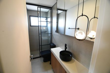 Banheiro de apartamento para alugar com 1 quarto, 52m² em Cambuí, Campinas