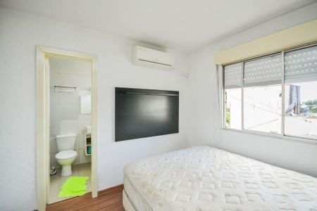 Suíte  de apartamento para alugar com 1 quarto, 33m² em Santo Antônio, Porto Alegre
