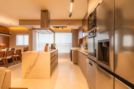 Cozinha de apartamento à venda com 2 quartos, 70m² em Alphaville, Barueri