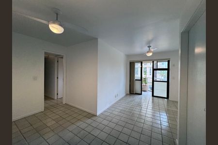 Sala de apartamento para alugar com 3 quartos, 81m² em Barra da Tijuca, Rio de Janeiro