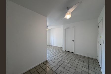 Sala de apartamento para alugar com 3 quartos, 81m² em Barra da Tijuca, Rio de Janeiro