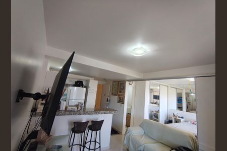 Sala de apartamento para alugar com 1 quarto, 57m² em Barra da Tijuca, Rio de Janeiro